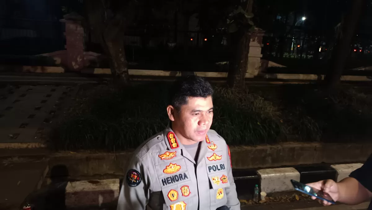 Hendra Rochmawan. Artikel ini adalah bagian dari Mitra Promedia Group dan sudah tayang dengan judul "Polda Jabar Tangkap 29 Orang dalam Aksi Demo di Bandung, 6 Lanjut Tahap Penyidikan" Baca selengkapnya di: https://www.ayobandung.com/bandung-raya/7917265768/polda-jabar-tangkap-29-orang-dalam-aksi-demo-di-bandung-6-lanjut-tahap-penyidikan